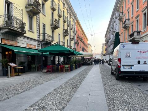 Metrolta on noin 200 metriä kanavan rantaan.