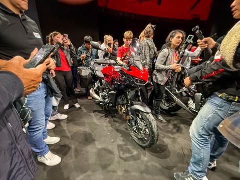 Honda CB1000GT vuosimallia 2026.