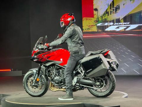 Honda CB1000GT vuosimallia 2026.