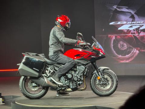 Honda CB1000GT vuosimallia 2026.