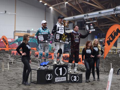 SX1-luokan kärkikolmikko, Tampere Supercross 2025 perjantaina. Kuva Antti Peltola.