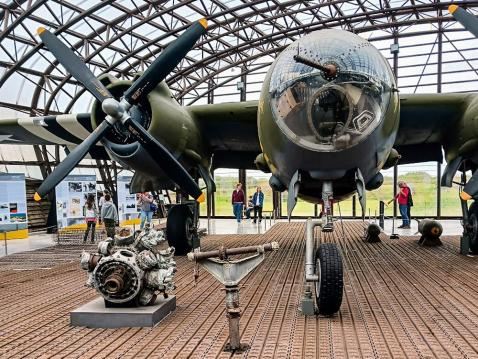 Metalliverkko hiekan päällä. Kestää painoa.