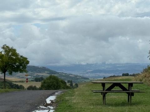 Maisemaa reitin varrelta. Laps, Ranska.