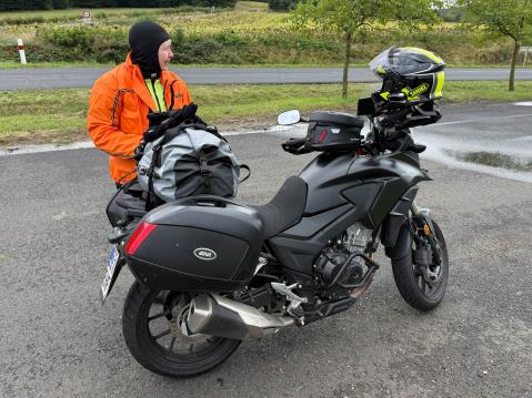 Varusteet sään mukaan.