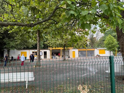 Petakkia voi pelata sateesta huolimatta.