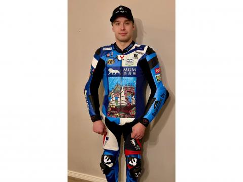 Erno Kostamo ja uusi kisalook.