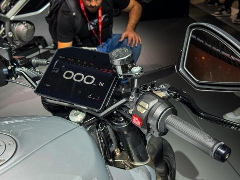 Manxien 8 tuuman mittaristo. Kuva Erkki Mäki / Motouutiset.fi.