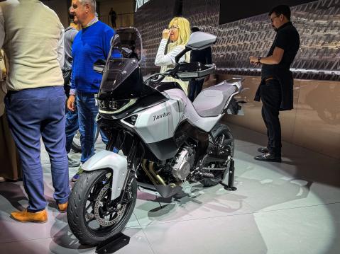 Norton Atlas GT. Kuva Erkki Mäki / Motouutiset.fi.