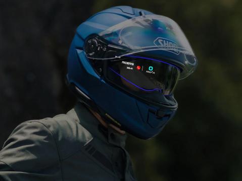 Shoei GT-Air 3 ja Eyelights visiirinäyttö toiminnassa. Kuva Eyelights.