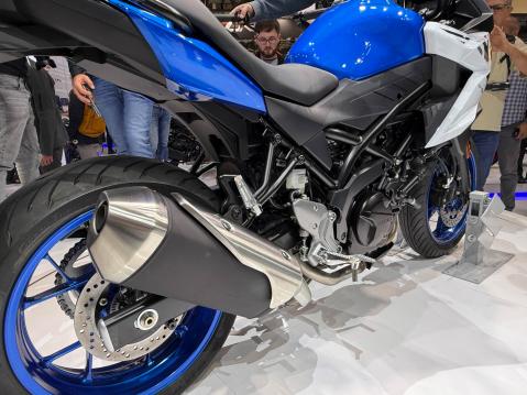 Suzuki SV-7GX ja muhkea äänenvaimennin. Kuva Eija Kyllönen / Motouutiset.fi.