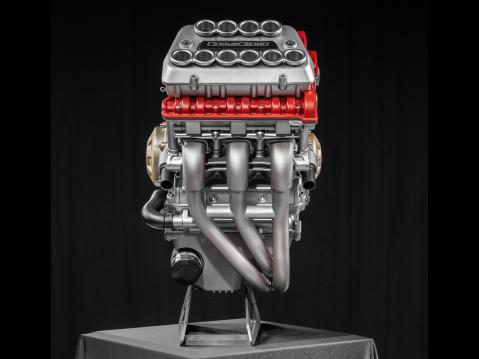 Uusi 5-sylinterinen moottori on rakenteeltaan mielenkiintoinen. Räjäytyskuvaa odotellessa.