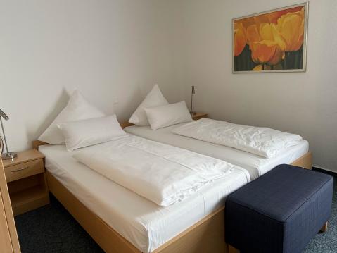 Kuva ei kerro koko totuutta. Huone oli todella tilava.