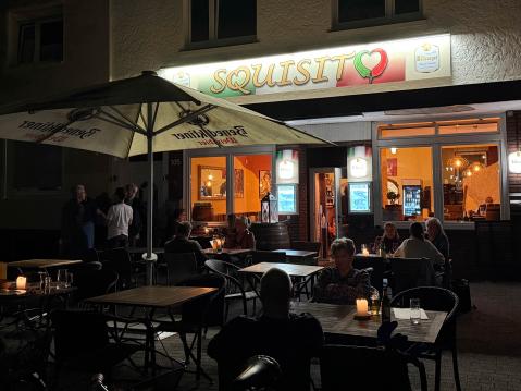 Pizzeria Squisito oli aivan kulman takana.