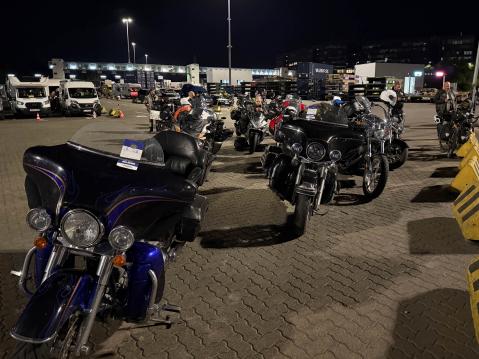 Lähes 20 muutakin motoristia oli tulossa samaan laivaan.