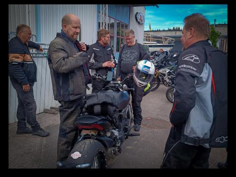 Anssi viimeisellä moottoripyöräajomatkallaan elokuussa 2025. Kuva Tero Kiira.