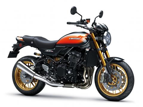 Vuosimallin 2026 Kawasaki Z900 RS SE.