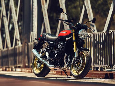 Vuosimallin 2026 Kawasaki Z900 RS.