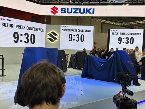 Suzukin pressitilaisuus alkamassa.