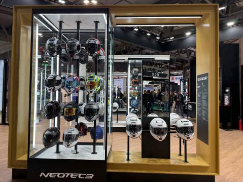 SHOEIn perinteisiäkin malleja oli esillä.