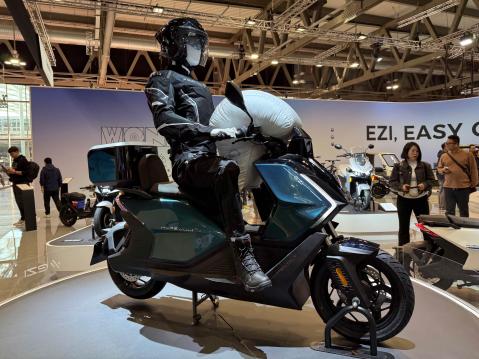 EZI Hypevolt S sähkömaksiskootterissa on sisäänrakennettu turvatyyny.