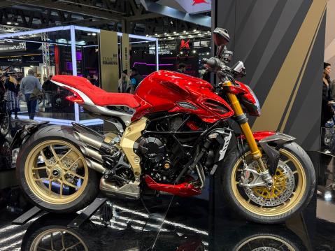 MV Agustan uudessa Brutale Serie Oron 2026:ssa on kolmisylinterinen 950 Evo-moottori. Tätäkin tehtiin rajoitettu erä, joka on jo nyt myyty loppuun.