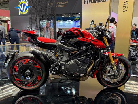 MV Agustan Rush Mamba nro. 214/300.