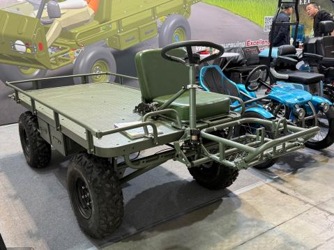 Tämä oli näyttelyn yksi omaperäisimmistä kulkineista...