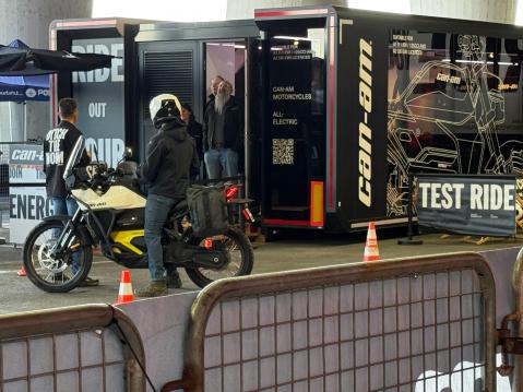 Testiradalla pääsi kokeilemaan Cam-Am:in sähkömoottoripyöriä.