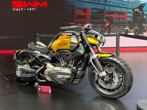 SWM kuvaili EICMA 2025 -messuilla esiteltyä Bumblebee-konseptiaan 'scifi-mecha-tyyliseksi suorituskykypedoksi'. Muotokieli yhdistää sorituskyvyn Transformers-konseptiin.