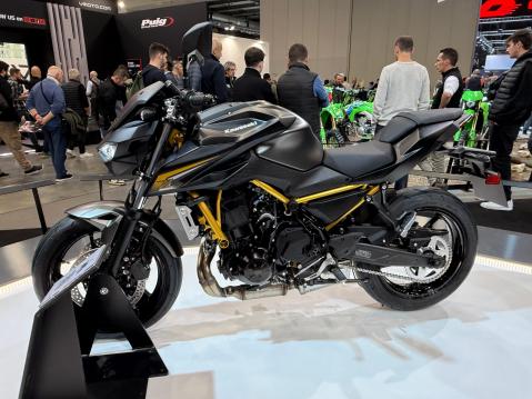 Keskisarjan naku-mallinen Kawasaki Z650 S 2026 pitää sisällään päivitettyä elekroniikkaa ja ergonomiaakin on paranneltu.