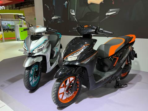 Yadea Velax U sähkoskooterin toimintasäde on jopa 110 km.