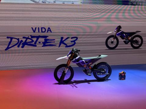 Vida Dirt.E K3 on ensimmäinen lasten sähkömoottoripyörä, joka on säädettävissä 4-10 vuotiaan kuljettajan koon mukaan.