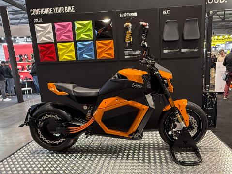 Verge esitteli seuraavan sukupolven TS Pron EICMA 2025 -messuilla. Pyörassä on kevyempi Donut motoottori ja älykkaampää akkutekniikkaa.