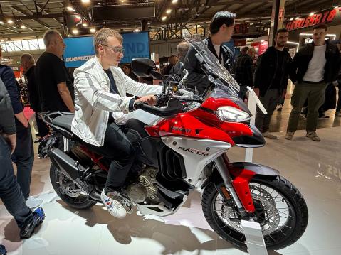 Ducati Multistrada V4 Rally:ssa on 30 litran tankki ja suurempi tuulilasi.