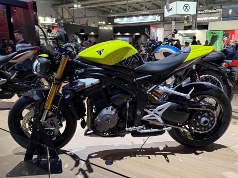 Triumph Speed Triple 1200 RX:ä on tehty rajoitettu, 1200 kappaleen erä.