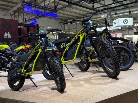 Triumph TXP-12 ja TXP-16 sähkocrossit on suunnattu 3-10 vuotiaille kuskeille.