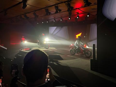 Hondan pressitilaisuus pidettiin isossa auditoriossa.