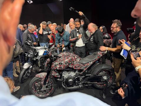 Honda V3R 900 E-Compressor-prototyyppi herätti mielenkiintoa.