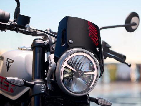 Triumph Tracker 400 vuosimallia 2026.