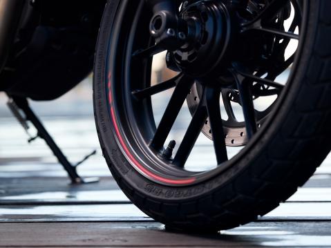 Triumph Tracker 400 vuosimallia 2026.