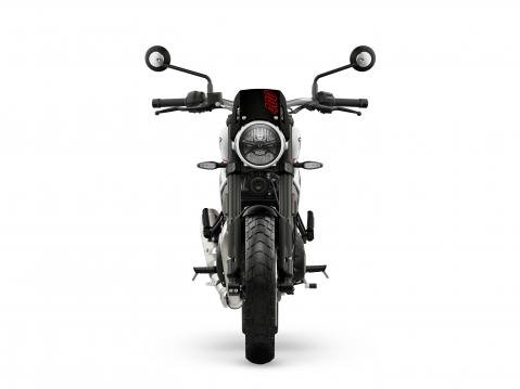 Triumph Tracker 400 vuosimallia 2026.