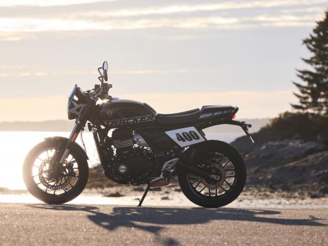 Triumph Tracker 400 vuosimallia 2026.