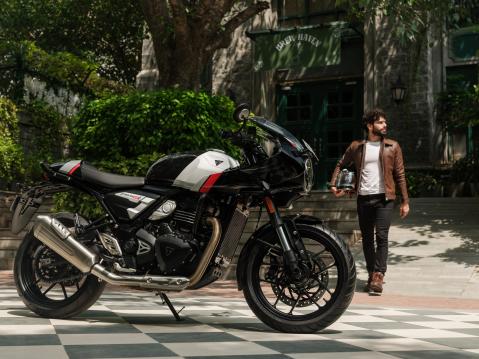 Triumph Thruxton 400 mallivuodelle 2026.