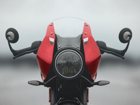 Triumph Thruxton 400 mallivuodelle 2026.