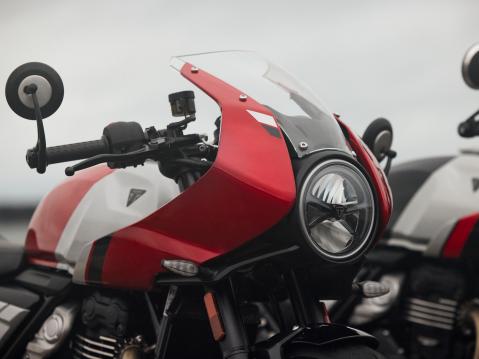 Triumph Thruxton 400 mallivuodelle 2026.