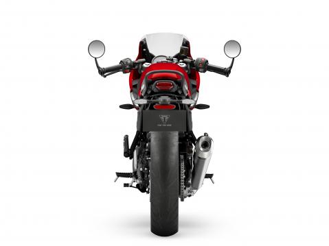 Triumph Thruxton 400 mallivuodelle 2026.