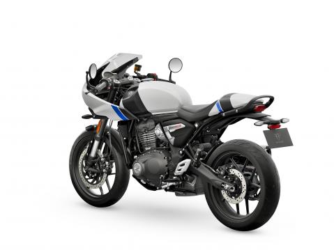 Triumph Thruxton 400 mallivuodelle 2026.