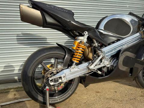 Wankel-moottorilla varustettu Crighton CR700W.