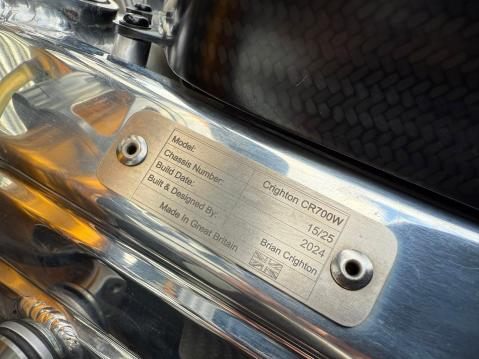 Wankel-moottorilla varustettu Crighton CR700W. Numero 15/25.