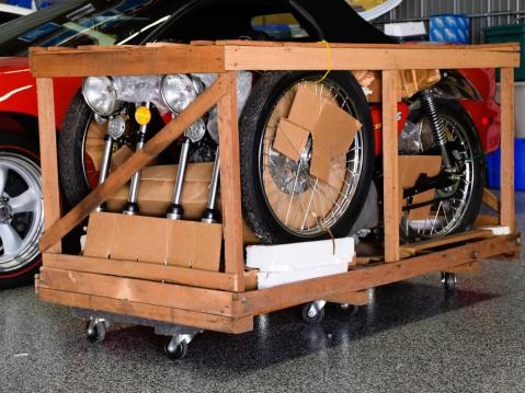 Tehtaan tuplapakkauksessa asentamattomina 2 kpl Honda CB125 S vuosimallia 1978.